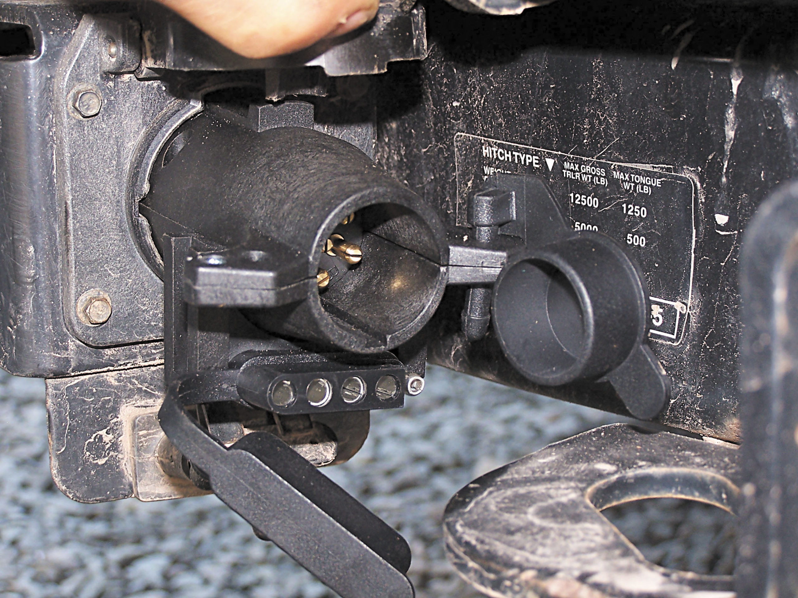 8000_3_Way_Trailer_Adapter_Action_1