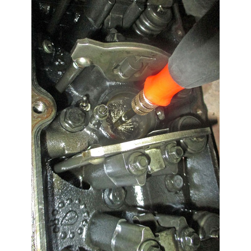 8090s_diesel_injector_seat_cleaning_kit_product_action_1