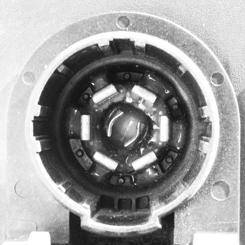 9107B_7_way_spade_female_socket_front_view_connector