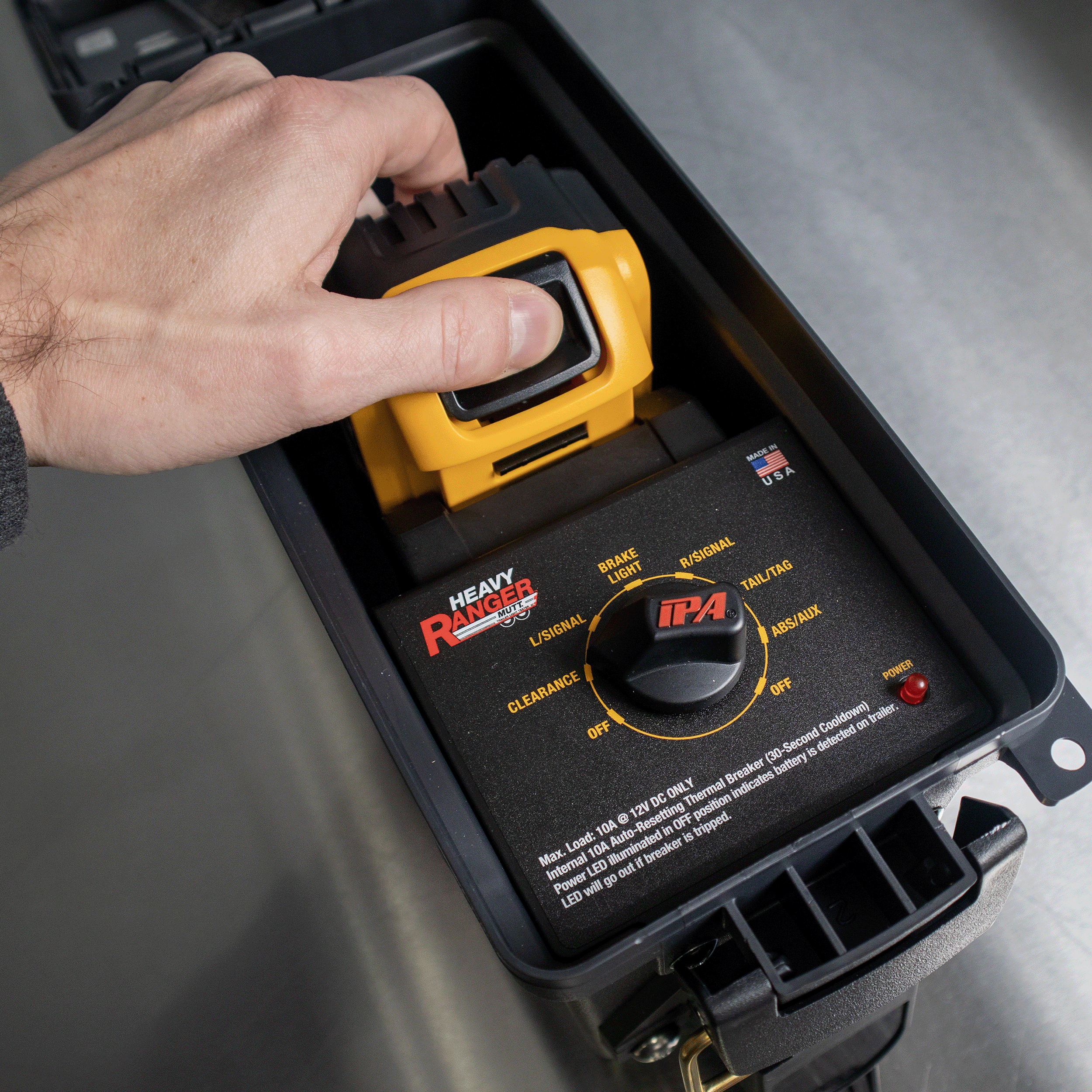 9102-D20C_Battery_Install